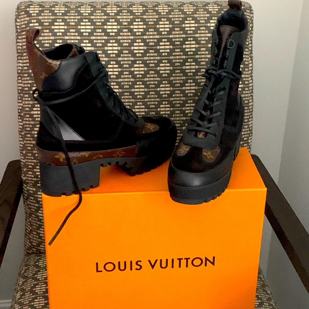 Brand new never worn Louis Vuitton Laureate Desert boots in black w/ box.